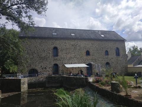 Le Moulin De Meral Montsurs Exterior photo